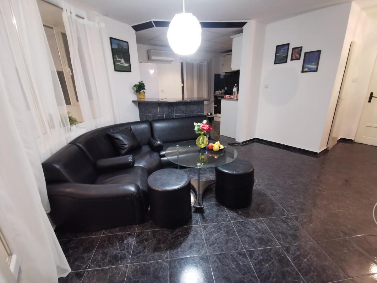 Maisonette In The Center Of Varna Two Bedrooms Free Parking المظهر الخارجي الصورة